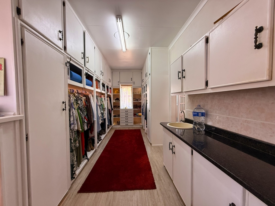 6 Bedroom Property for Sale in Van Der Hoff Park North West